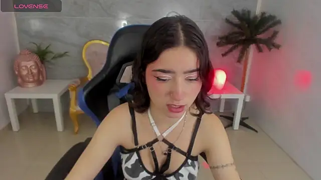 venuss09 s online show from 11.17.25