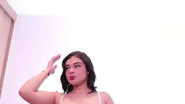 Snapshot of DulceDuarte chatting on 10.17.25 DulceDuarte online show from 10.17.25