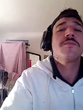 Snapshot of JuicyBigcock@xh chatting on 05.14.26 JuicyBigcockxh online show from 05.14.26