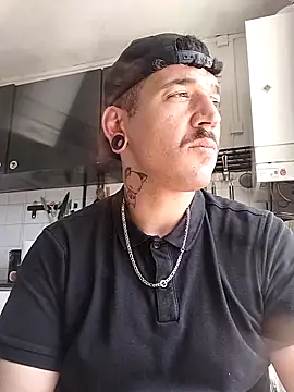 Snapshot of JuicyBigcock@xh chatting on 05.20.26 JuicyBigcockxh online show from 05.20.26