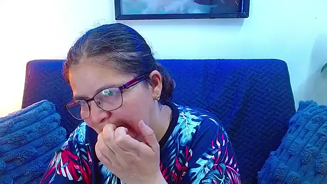 Snapshot of Linda_banks_ chatting on 09.09.25 Linda banks  online show from 09.09.25