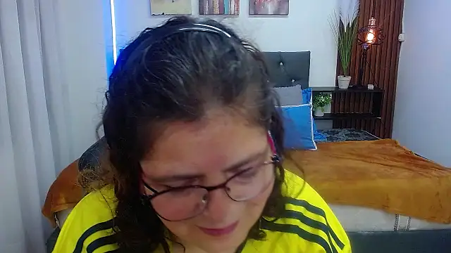 Snapshot of Linda_banks_ chatting on 09.10.25 Linda banks  online show from 09.10.25