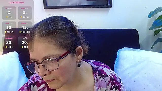 Snapshot of Linda_banks_ chatting on 09.23.25 Linda banks  online show from 09.23.25