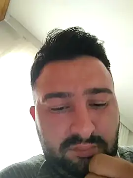 Snapshot of Aliyeni1 chatting on 11.30.25 Aliyeni1 online show from 11.30.25