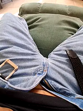 Snapshot of pullitoff chatting on 11.28.25 pullitoff online show from 11.28.25