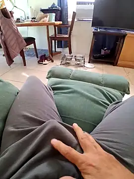 Snapshot of pullitoff chatting on 01.19.26 pullitoff online show from 01.19.26