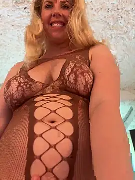 Snapshot of EllieEnchantress chatting on 02.16.26 EllieEnchantress online show from 02.16.26