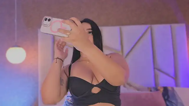 Caro Suarez online show from 10.04.25