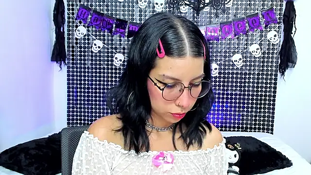 Snapshot of Rose_72 chatting on 10.10.25 Rose 72 online show from 10.10.25