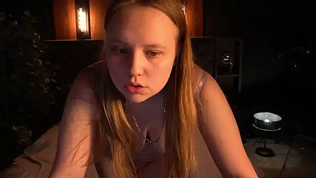 Snapshot of CrystallPaws chatting on 11.28.25 CrystallPaws online show from 11.28.25