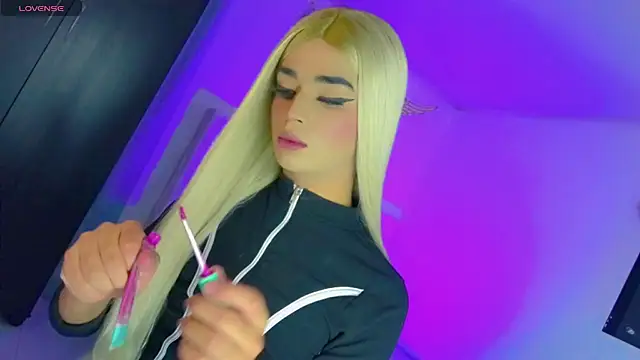 Snapshot of HANNAH_BACKERS chatting on 10.05.25 HANNAH BACKERS online show from 10.05.25