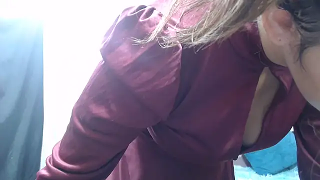 Snapshot of annie_clark2 chatting on 12.14.25 annie clark2 online show from 12.14.25