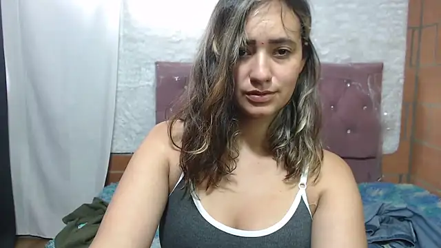 Snapshot of annie_clark2 chatting on 12.21.25 annie clark2 online show from 12.21.25