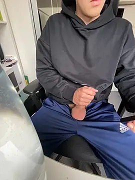 Snapshot of greggts chatting on 11.08.25 greggts online show from 11.08.25