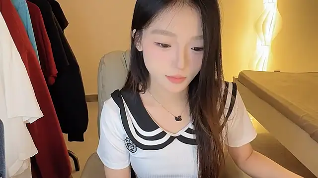 Snapshot of Robin-o3 chatting on 10.08.25 Robin-o3 online show from 10.08.25