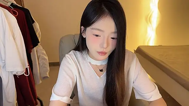 Snapshot of Robin-o3 chatting on 10.15.25 Robin-o3 online show from 10.15.25