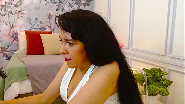 MiiaLane online show from 09.30.25