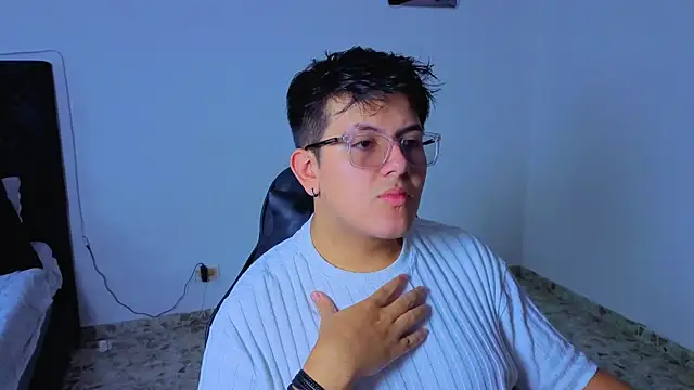 Snapshot of Ryan_Doretti chatting on 12.05.25 Ryan Doretti online show from 12.05.25