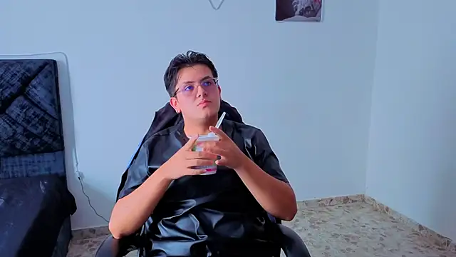 Snapshot of Ryan_Doretti chatting on 12.18.25 Ryan Doretti online show from 12.18.25