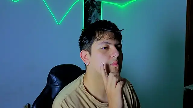 Snapshot of Ryan_Doretti chatting on 12.21.25 Ryan Doretti online show from 12.21.25