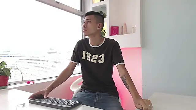 AmelieAndAce online show from 09.19.25