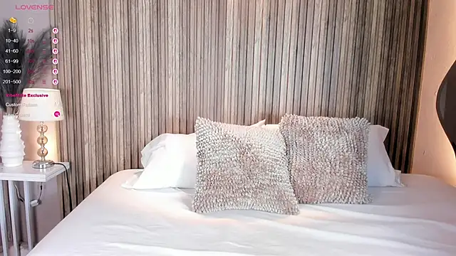 Snapshot of SloanyClark chatting on 09.16.25 SloanyClark online show from 09.16.25