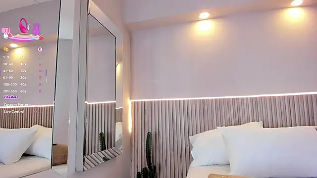 Snapshot of SloanyClark chatting on 10.13.25 SloanyClark online show from 10.13.25