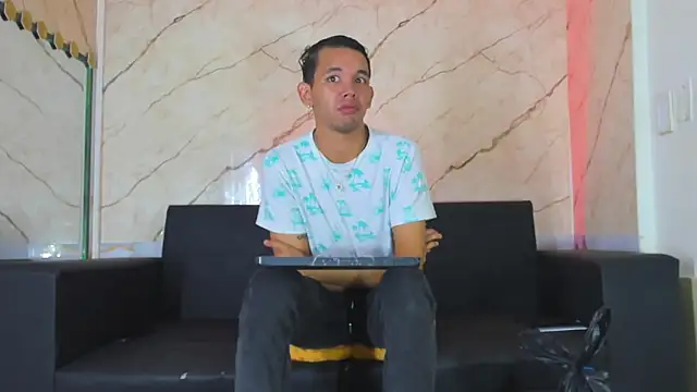 Snapshot of jeremytonner chatting on 10.14.25 jeremytonner online show from 10.14.25