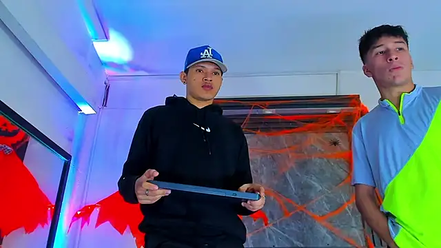 Snapshot of jeremytonner chatting on 10.31.25 jeremytonner online show from 10.31.25