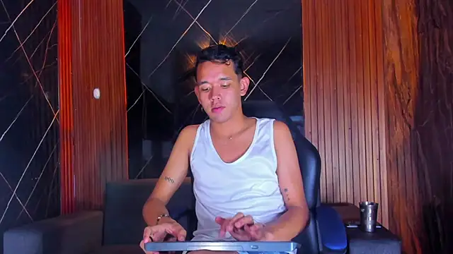 Snapshot of jeremytonner chatting on 11.08.25 jeremytonner online show from 11.08.25