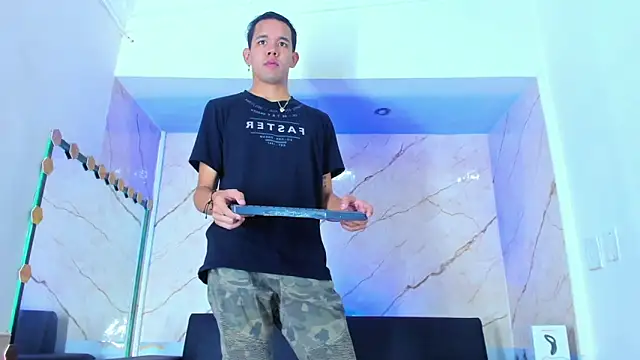 Snapshot of jeremytonner chatting on 11.15.25 jeremytonner online show from 11.15.25