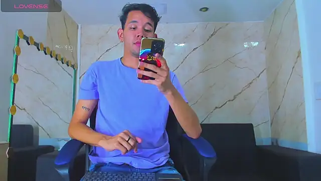 Snapshot of jeremytonner chatting on 11.21.25 jeremytonner online show from 11.21.25