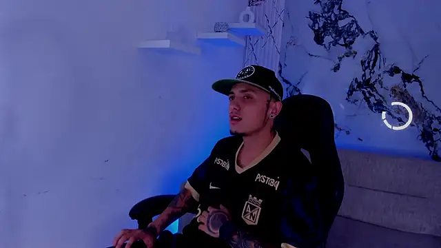 Snapshot of ReyBigx chatting on 02.18.26 ReyBigx online show from 02.18.26