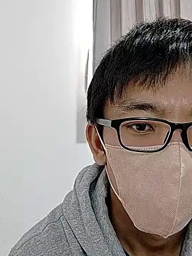 Snapshot of mitsuki0915 chatting on 12.15.25 mitsuki0915 online show from 12.15.25