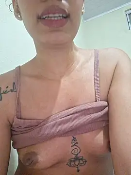 Snapshot of RavenShyfit chatting on 02.14.26 RavenShyfit online show from 02.14.26