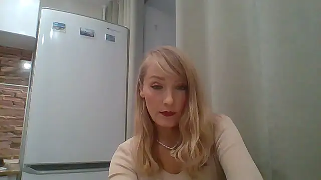 Snapshot of Vexxaa chatting on 11.22.25 Vexxaa online show from 11.22.25