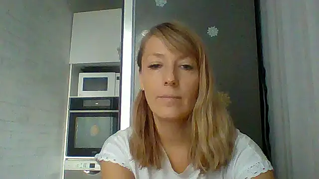 Snapshot of Vexxaa chatting on 12.14.25 Vexxaa online show from 12.14.25