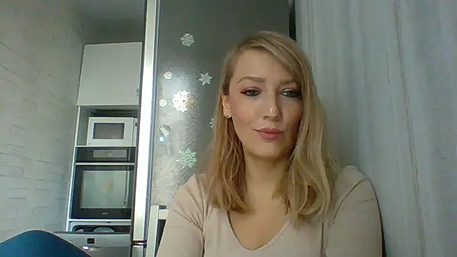 Snapshot of Vexxaa chatting on 12.17.25 Vexxaa online show from 12.17.25