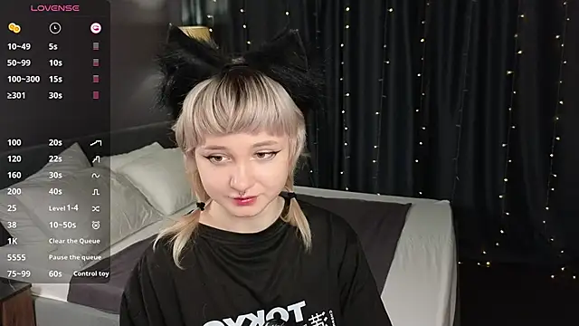 Tori Cutie online show from 11.20.25