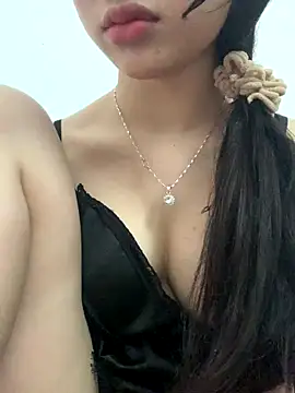 Snapshot of Nguyenha11 chatting on 12.23.25 Nguyenha11 online show from 12.23.25