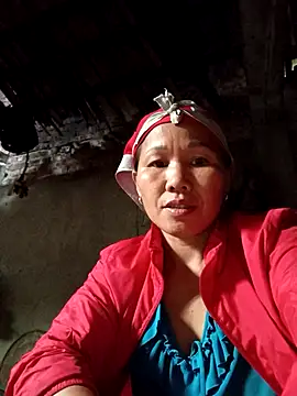 Snapshot of TinTin321 chatting on 10.31.25 TinTin321 online show from 10.31.25