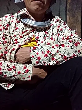 Snapshot of TinTin321 chatting on 12.22.25 TinTin321 online show from 12.22.25