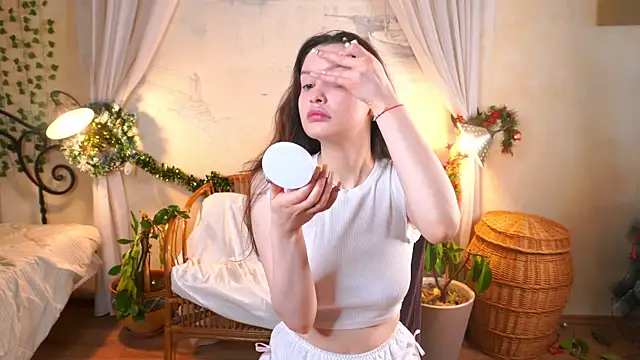 Snapshot of EvaDowe chatting on 02.17.26 EvaDowe online show from 02.17.26