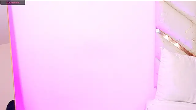 Snapshot of AlanaDoll chatting on 04.28.26 AlanaDoll online show from 04.28.26