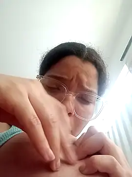 Snapshot of VictoriDior chatting on 09.12.25 VictoriDior online show from 09.12.25