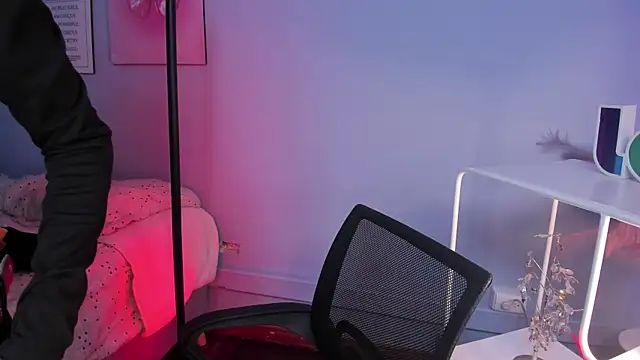 Hannahpage online show from 03.02.26