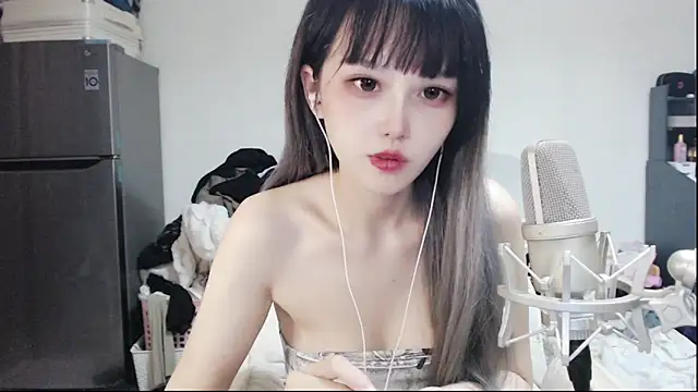 Snapshot of twlilybae chatting on 06.19.26 twlilybae online show from 06.19.26