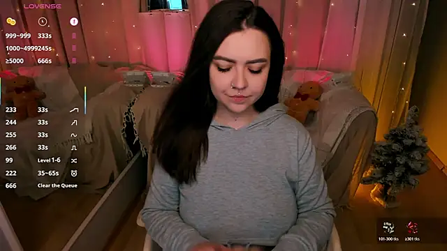 Snapshot of ashton_heidii chatting on 12.21.25 ashton heidii online show from 12.21.25