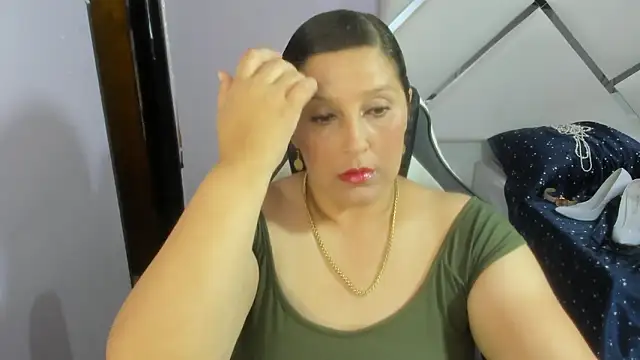 Snapshot of KikaDuque chatting on 02.04.26 KikaDuque online show from 02.04.26