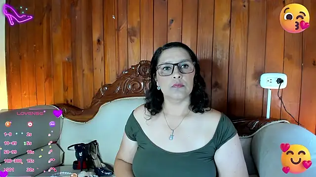 Snapshot of KikaDuque chatting on 02.27.26 KikaDuque online show from 02.27.26